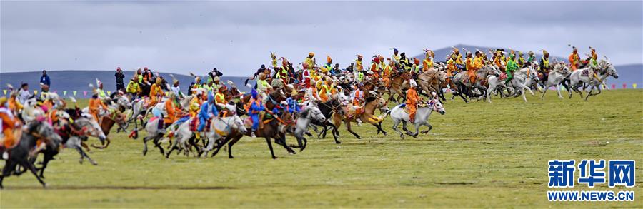 （体育）（1）藏北高原上的传统大跑赛马