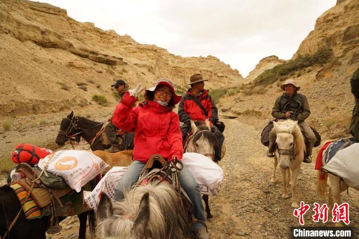 在西藏阿里札达县象泉河流域考古调查。　受访者提供